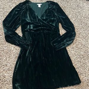 Green Velvet Dress from H&M 🌲
